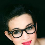 Camelia Jordana - List pictures