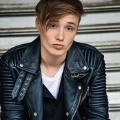 Isac Elliot - List pictures