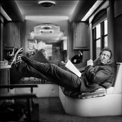 Hugh Laurie - List pictures