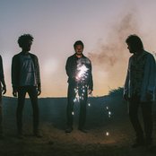 Boogarins - List pictures