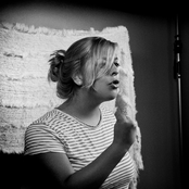 Julia Nunes - List pictures