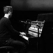 Dustin O'halloran - List pictures