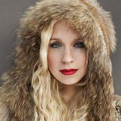 Emilia De Poret - List pictures