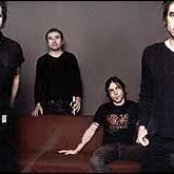 3 Colours Red - List pictures