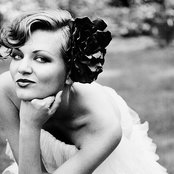 Ella Endlich - List pictures