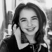 Aselin Debison - List pictures