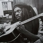 Dennis Brown - List pictures