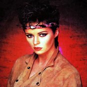 Easton Sheena - List pictures