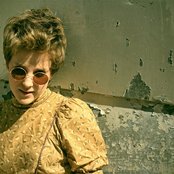 Emma Louise - List pictures