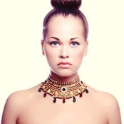 Etta Bond - List pictures