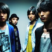 Nico Touches The Walls - List pictures