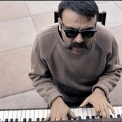 Vince Guaraldi - List pictures