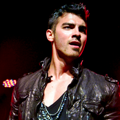 Joe Jonas - List pictures