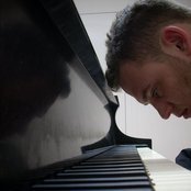 Matt Giraud - List pictures