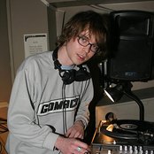 Tom Vek - List pictures