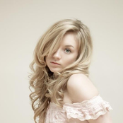 Emily Kinney - List pictures