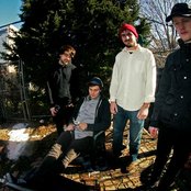 Clique - List pictures