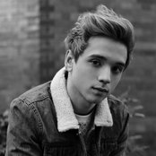 Elyar Fox - List pictures