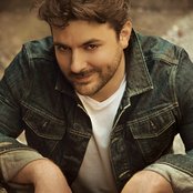 Chris Young - List pictures