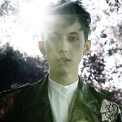Troye Sivan - List pictures