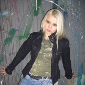 Mika Newton - List pictures