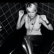 Tami Chynn - List pictures
