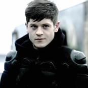 Iwan Rheon - List pictures