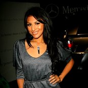 Paula Deanda - List pictures