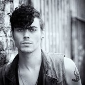 Alex Vargas - List pictures