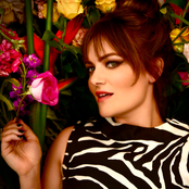 Julia Stone - List pictures