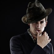 Asher Monroe - List pictures