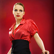 Anna Calvi - List pictures