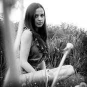 Angela Moyra - List pictures