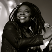 Leona Philippo - List pictures