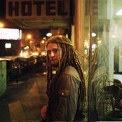 Newton Faulkner - List pictures