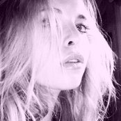 Kyla La Grange - List pictures