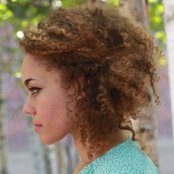 Andreya Triana - List pictures