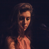 Julia Holter - List pictures