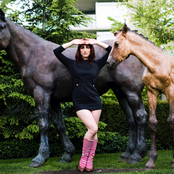 Hannah Georgas - List pictures