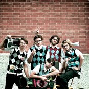 Misteur Valaire - List pictures