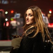 Jess Mills - List pictures