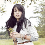 Maudy Ayunda - List pictures