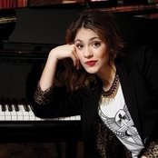 Martina Stoessel - List pictures