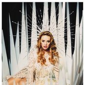 Easton Sheena - List pictures