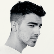 Joe Jonas - List pictures