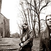 Dark Throne - List pictures
