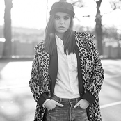 Hailee Steinfeld - List pictures