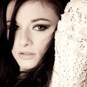 Clara Bond - List pictures