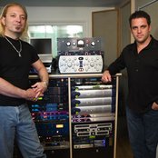 Tomandandy - List pictures