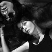 Hundred In The Hands - List pictures